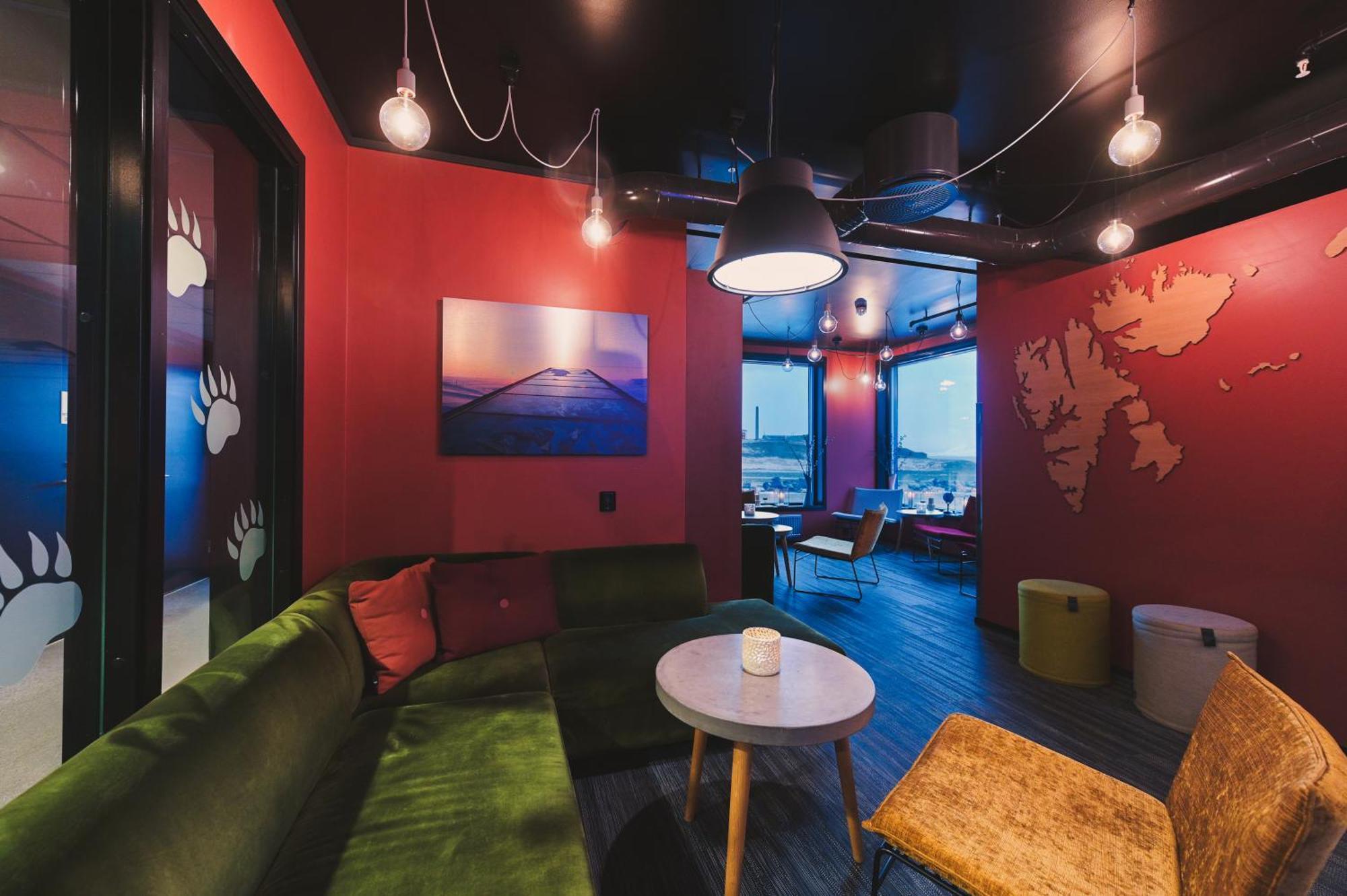 Svalbard Hotell | The Vault Longyearbyen Bagian luar foto